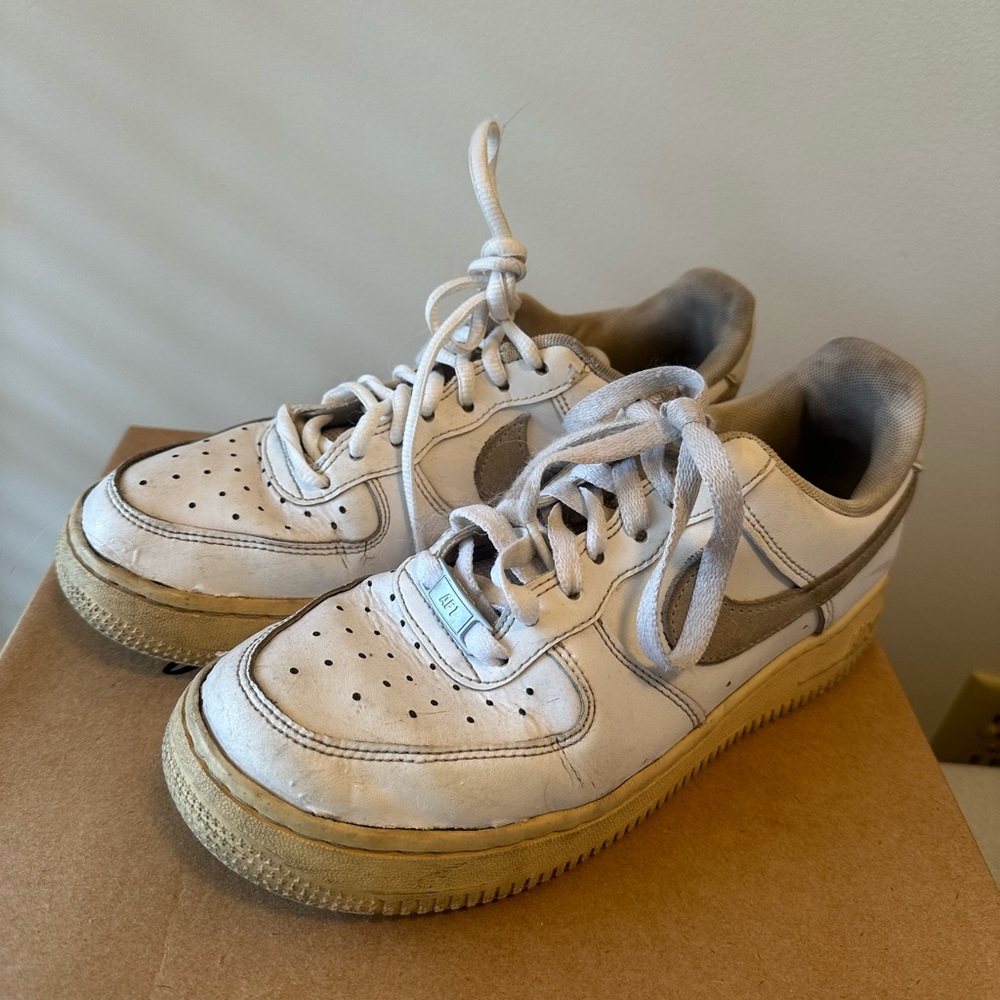 Women’s white Nike Air Force 1 size 8
